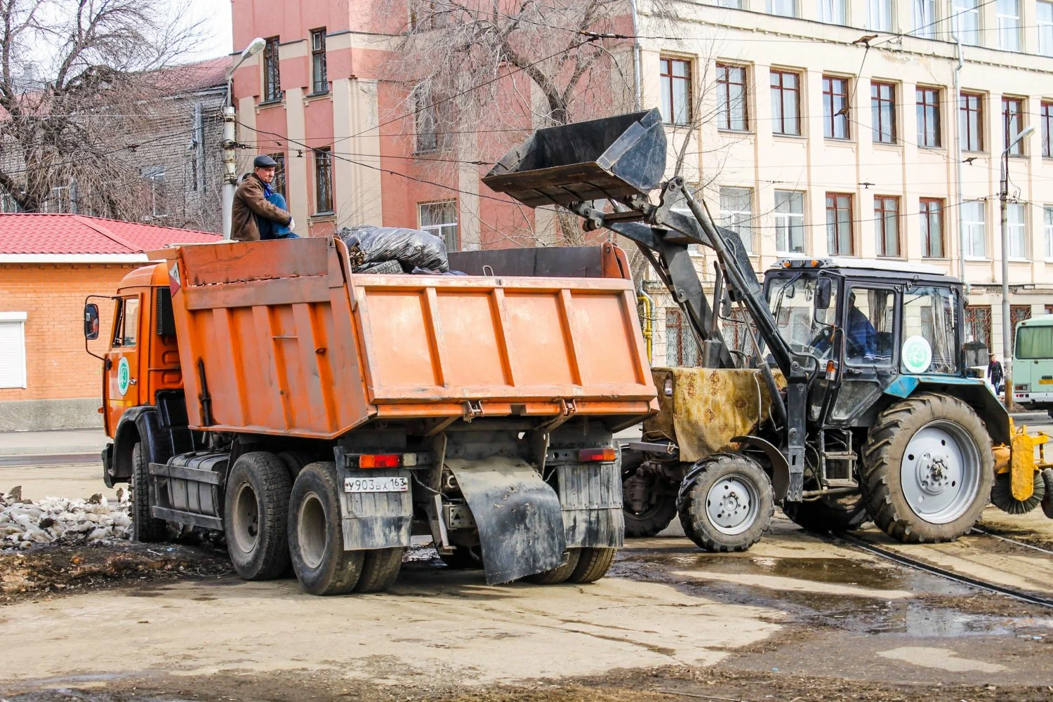 Вывоз мусора Камазом в Оренбурге – аренда и заказ Камаза 10 тонн от 2390 руб. в ПроМусор