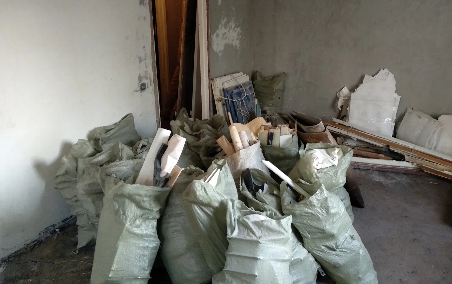 Уборка строительного мусора с вывозом и утилизацией в Оренбурге в октябре